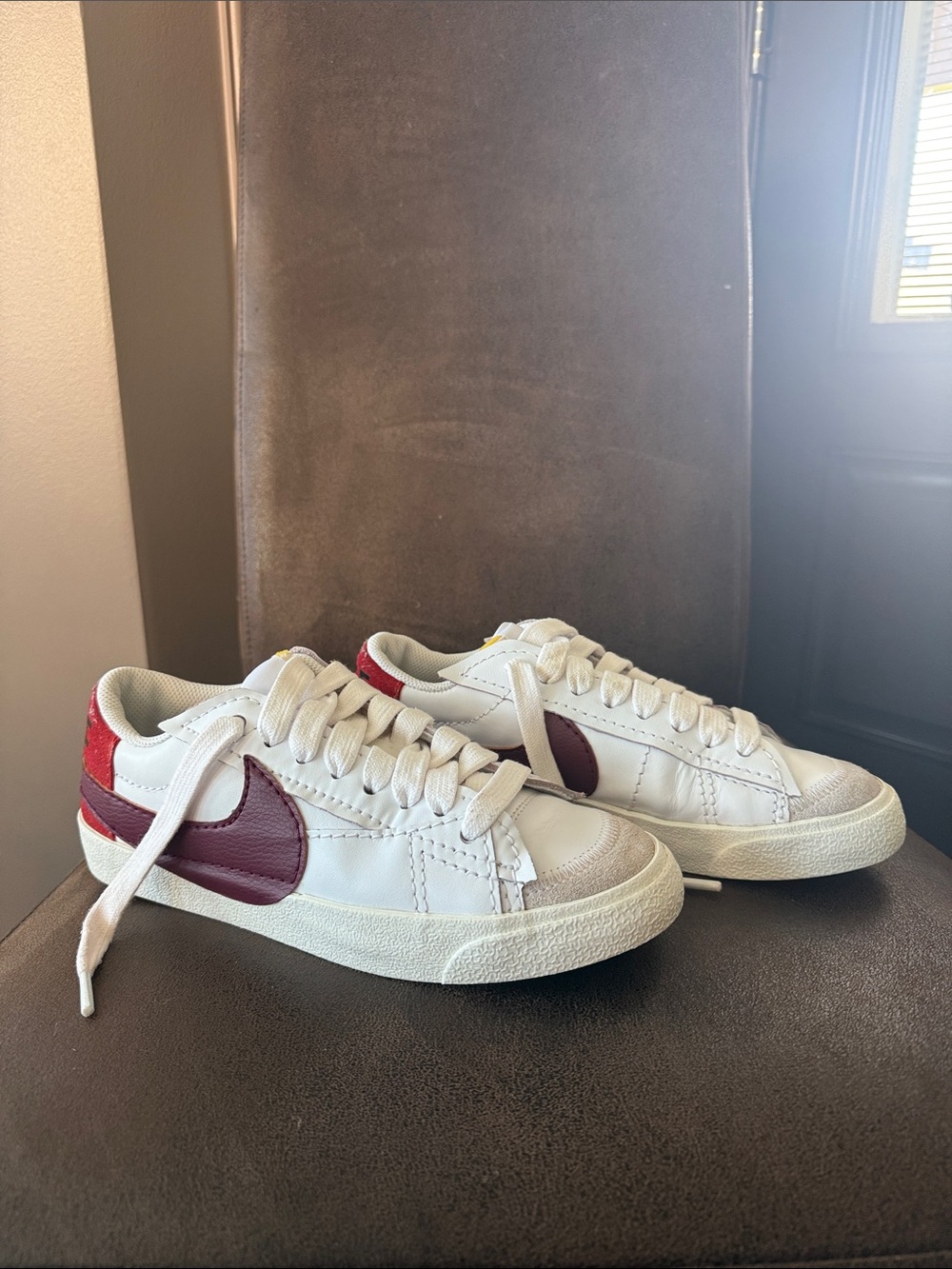 WOMEN’S NIKE BLAZER LOW 77 JUMBO
"DARK BEETROOT CINNABAR"
